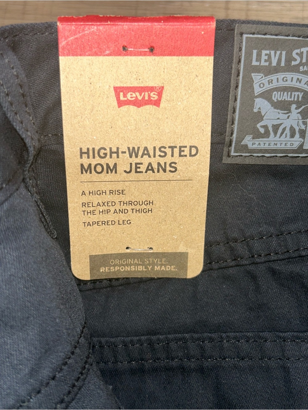 Levi's Black High-Waisted Mom Jeans- BRAND NEW- 29x30 - Picture 6 of 9